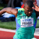 Samory Uiki enquanto corre para disputar prova da World Athletics