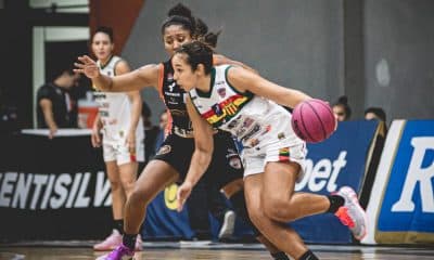 Tainá Paixão, do Sampaio Basquete, faz proteção enquanto conduz a bola no jogo contra o Sodiê Mesquita pela LBF 2023