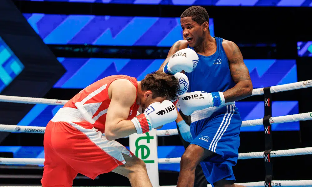 Wanderson de Oliveira durante luta no Mundial de boxe