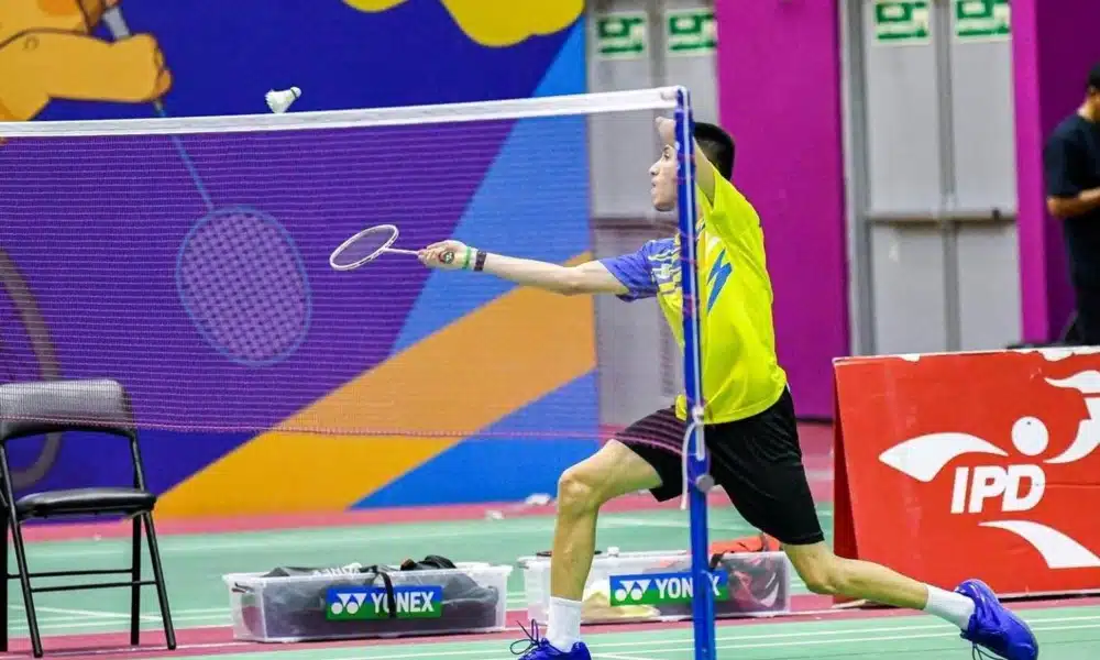 Yuiki Rodrigues, atleta da classe SU 5 do parabadminton, em ação