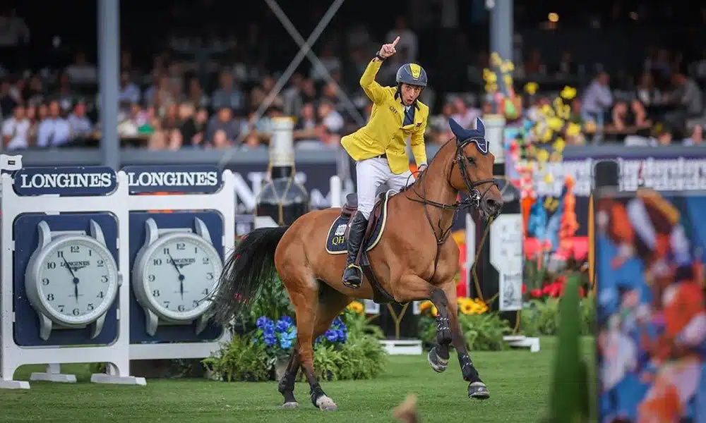 Na imagem, Yuri Mansur em apresentação com seu cavalo.