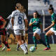 Montagem com fotos de atletas de Flamengo e Palmeiras em jogos do Brasileiro Feminino de futebol ao vivo
