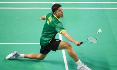 Jonathan Matias enquanto disputa partida do Challenge do México de badminton e Ygor Coelho