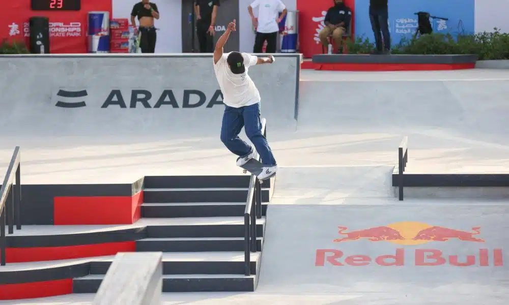 Kelvin Hoefler faz manobra em corrimão