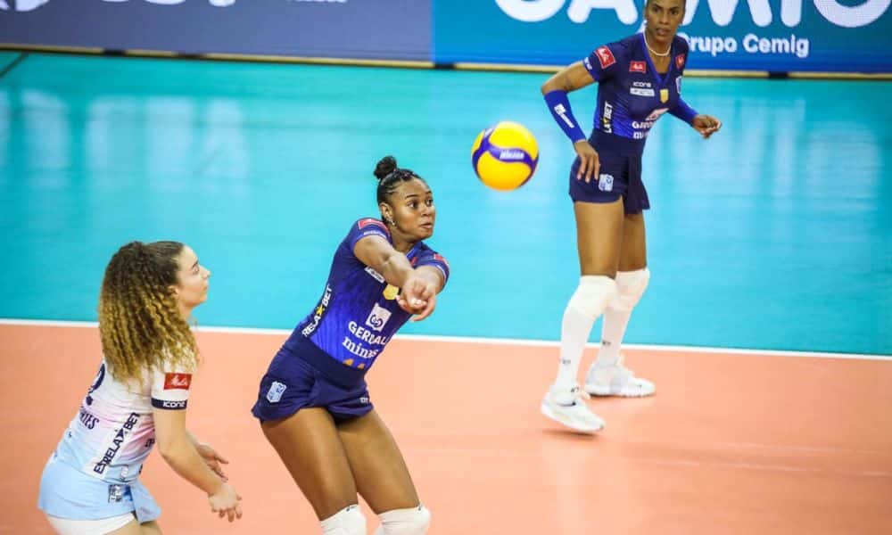 Luiza Vicente faz manchete no jogo contra o Juan Ferreira pelo Sul-Americano de clubes de vôlei feminino
