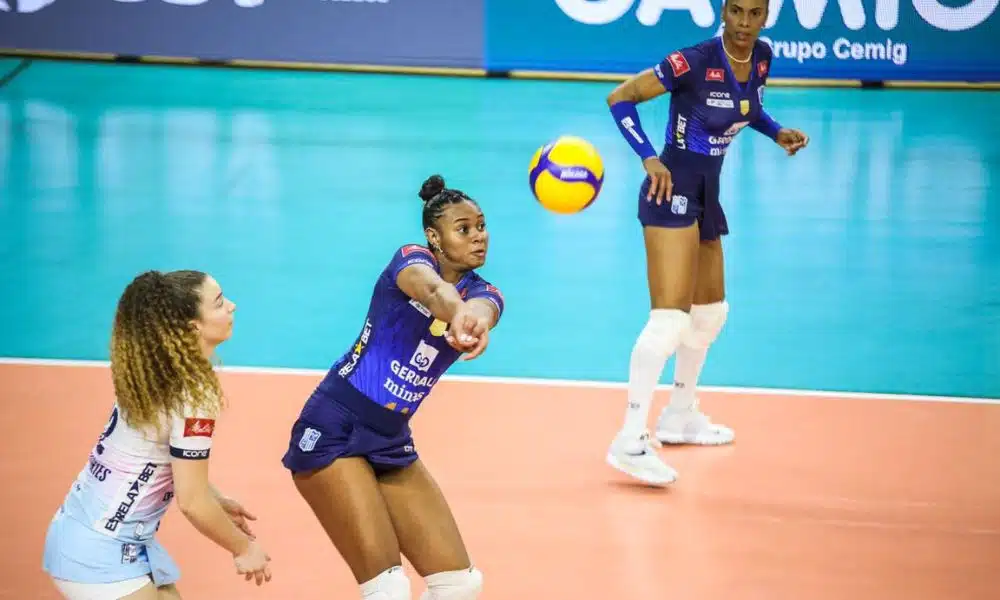 Luiza Vicente faz manchete no jogo contra o Juan Ferreira pelo Sul-Americano de clubes de vôlei feminino