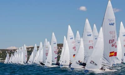 Largada de prova do Europeu de 470. Entre os barcos, está o de Ana Barbachan e Rodrigo Duarte