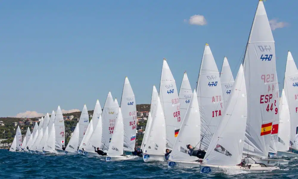 Largada de prova do Europeu de 470. Entre os barcos, está o de Ana Barbachan e Rodrigo Duarte