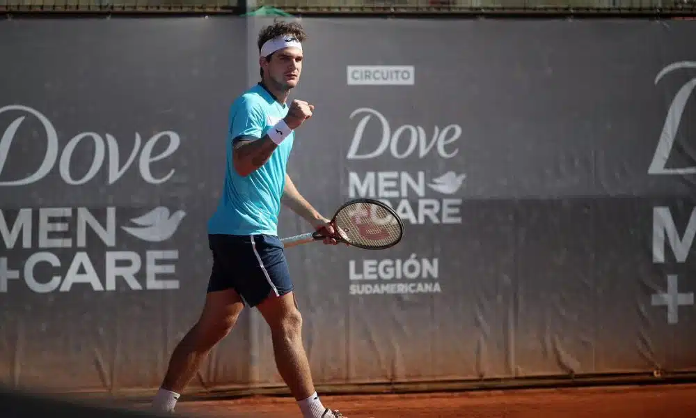 Thiago Wild enquanto joga no Challenger de Coquimbo