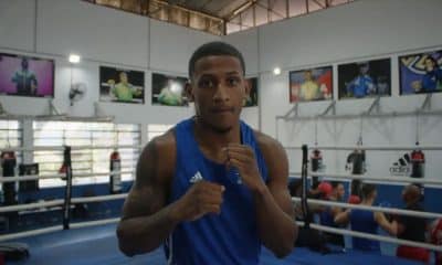 Yuri Falcão posa para foto no CT da seleção permanente antes do embarque para o Mundial de boxe