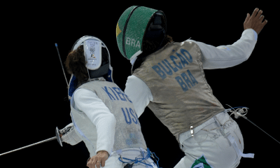 Ana Beatriz Bulcão em ação na Copa do Mundo de florete em Tbilisi, junto a Mariana Pistoia