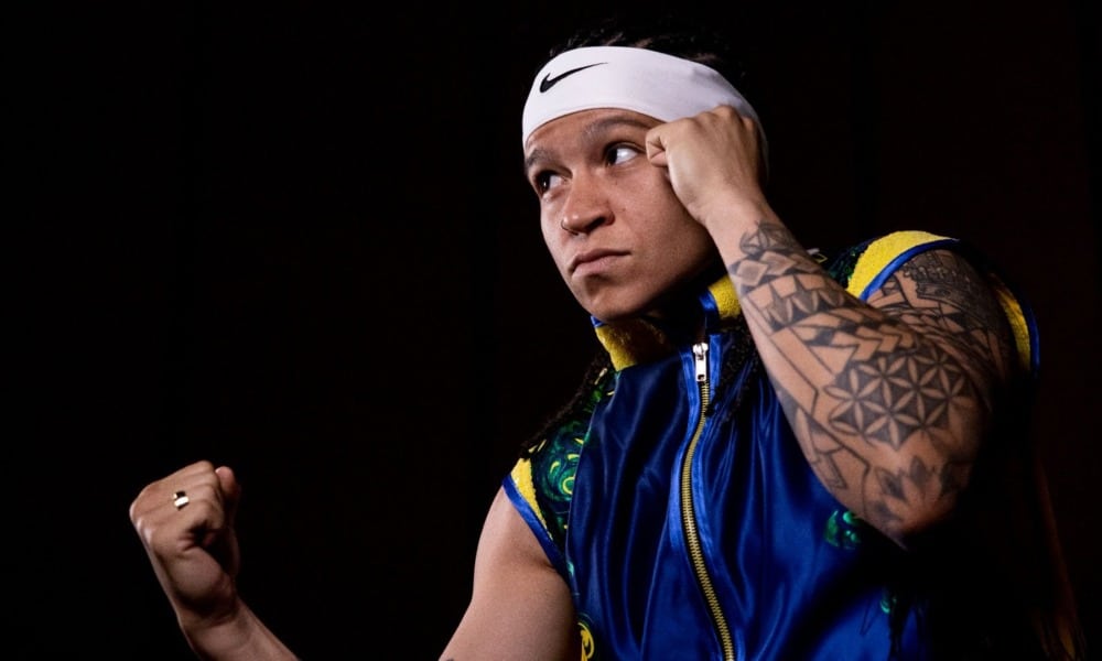 Bia Ferreira em aquecimento antes da luta no boxe profissional