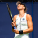 Bia Haddad Maia faz cara de dor após lesão no WTA 500 de Eastbourne