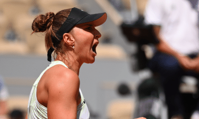 Bia Haddad vibra durante duelo contra Ons Jabeur nas quartas de Roland Garros
