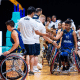 Jogadoras do Brasil cumprimentam adversárias no Mundial de basquete em cadeira de rodas