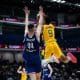 Brasil e Sérvia se enfrentando pelo Campeonato Mundial de Basquete Masculino 2023
