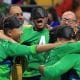 Equipe masculina de goalball comemorando título no Parapan de Jovens