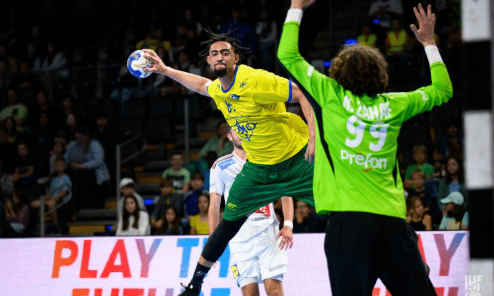 Bryan Monte arremessa em jogo do Brasil contra a Tunísia no Mundial sub-21 de handebol masculino
