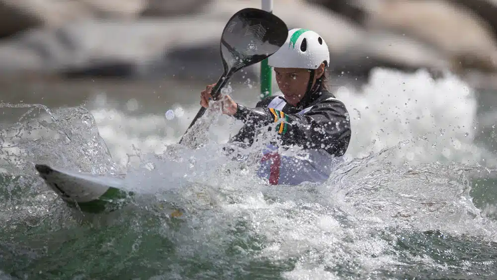 Omira Estácia, irmã de Ana Sátila, em ação na Copa do Mundo de canoagem slalom, ivrea, kauã da silva