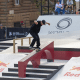 Carlos Ribeiro em ação no Pro Tour de Roma de skate street, junto com Kelvin Hoefler