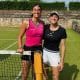 Caroline Garcia e Luisa Stefani posam para foto após treino para o WTA 500 de Berlim