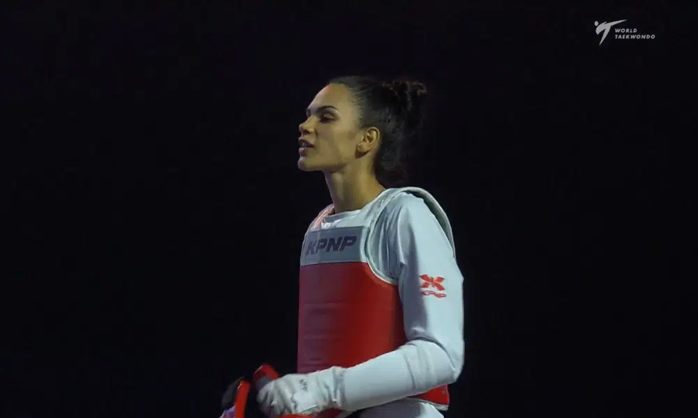 Caroline Santos se preparando para lutar no Mundial de taekwondo
