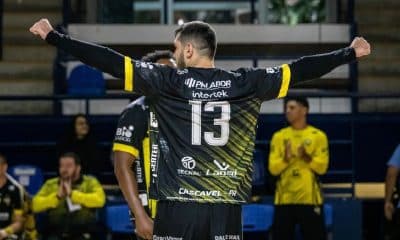 Taubaté é um dos dois times garantidos até o momento na semifinal do campeonato centro-sul americanod e handebol (Foto: Olívia Rueda)