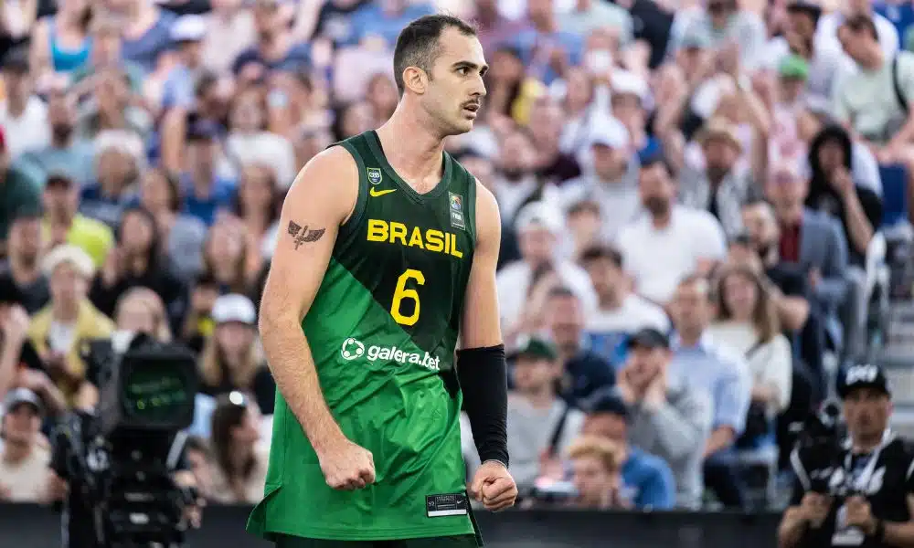 Leonardo Branquinho, jogador da seleção brasileira, em ação no Mundial 3x3 (Divulgação/CBB)