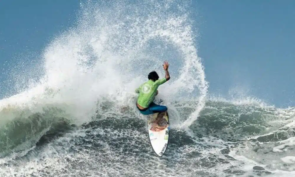 O surfista Gabriel Medina, em ação no ISA Games (Sean Evans)