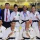 Equipe brasileira posando com algumas medalhas conquistadas no Aberto de Santiago de judô (Divulgação/CBJ)