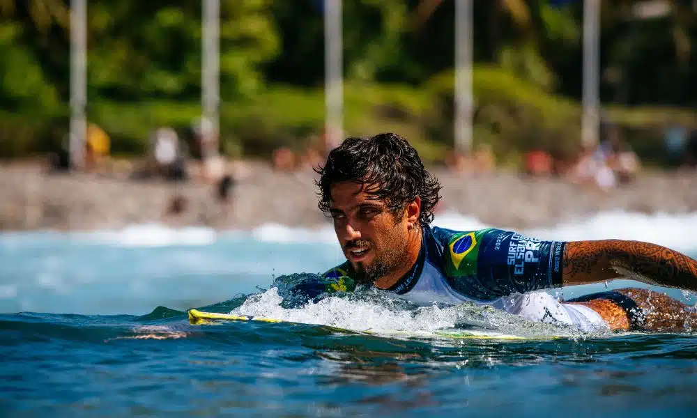 Brasileiro Filipe Toledo em ação em El Salvador (Aaron Hughes/WSL)