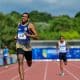 Samuel Conceição (à frente), um dos recordistas do Brasil, compete prova durante o Campeonato Brasileiro de atletismo (Foto: Alexandre Carvalho/CPB)