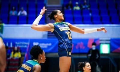 Jovem Ana Cristina em ação na Liga das Nações (Divulgação/Volleyball World)
