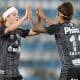 Comemoração de Ketlen e Cristiane, na goleada do Santos sobre o EC São Bernardo pelo Paulista Feminino (Reprodução/Twitter/@SereiasDaVila)