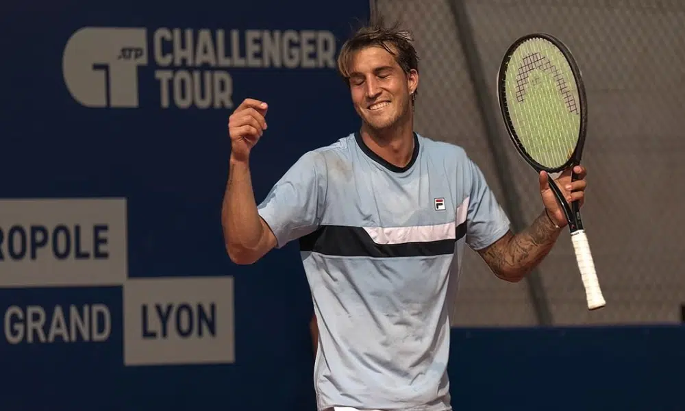 Felipe Meligeni sorridente comemora título do Challenger de Lyon, atingindo melhor ranking da carreira