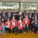 Na imagem, equipes do IRM e da Adevlasc posam na quadra com as medalhas de ouro e os troféus dos respectivos título no masculino e feminino do Regional Sul.
