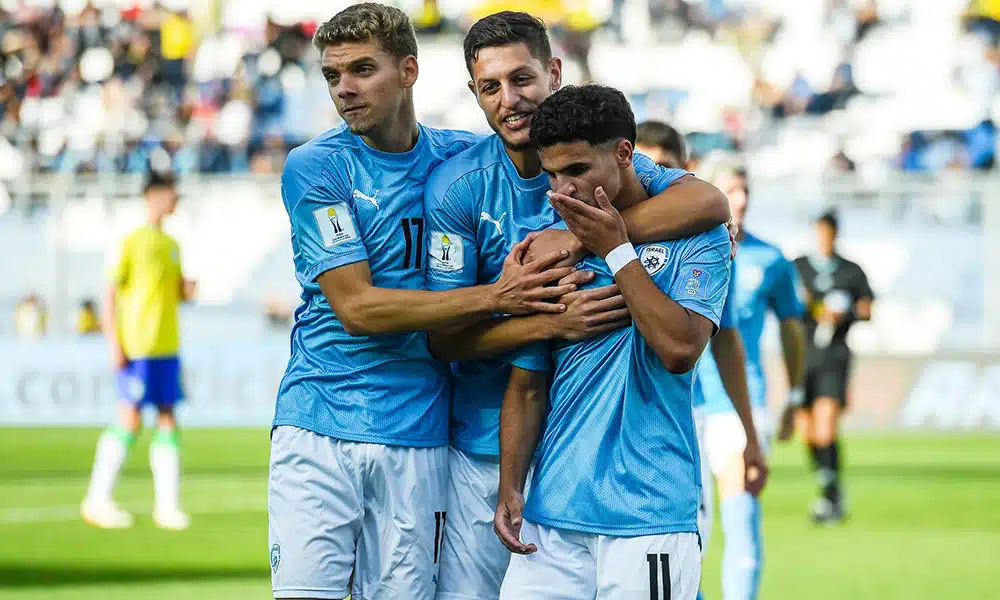 Na imagem, comemoração do gol de Israel contra o Brasil.
