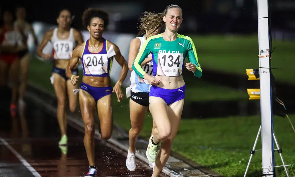 Jaqueline Weber durante disputa dos 800m no Ibero-Americano / Meeting de atletismo