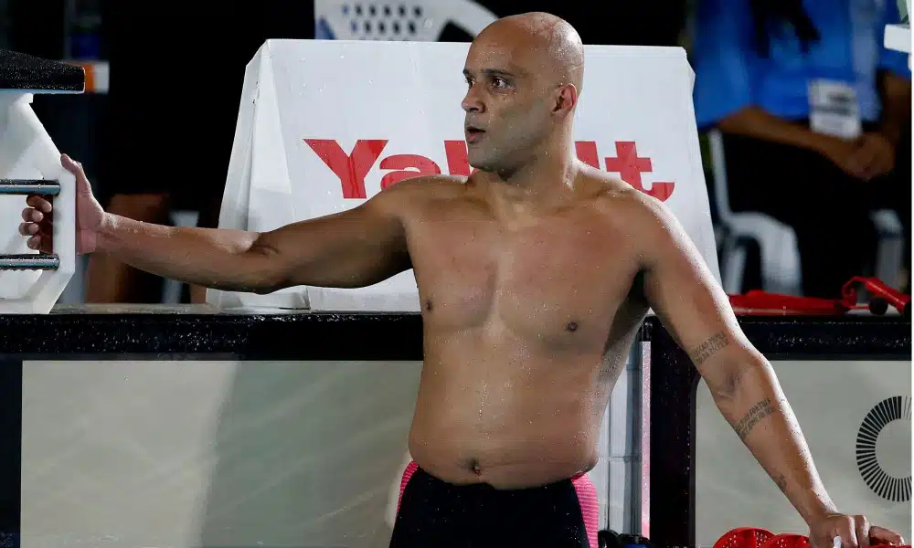 João Gomes Júnior comemorando o ouro dos 100m peito no Troféu Brasil de Natação 2023
