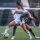Jogadoras de São Paulo e Botafogo disputam bola pela semifinal do Brasileiro Feminino Sub-20 de Futebol