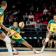 Lucarelli recepciona bola em jogo de Brasil contra a Argentina na Liga das Nações de vôlei masculino (VNL) ao vivo