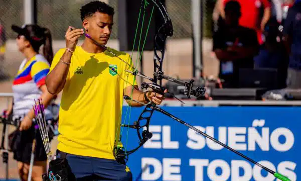 Na imagem, Luccas Abreu na preparação para lançar uma flecha.