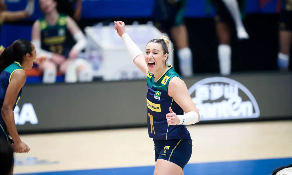 Maiara Basso vibra com atuação no primeiro set vôlei