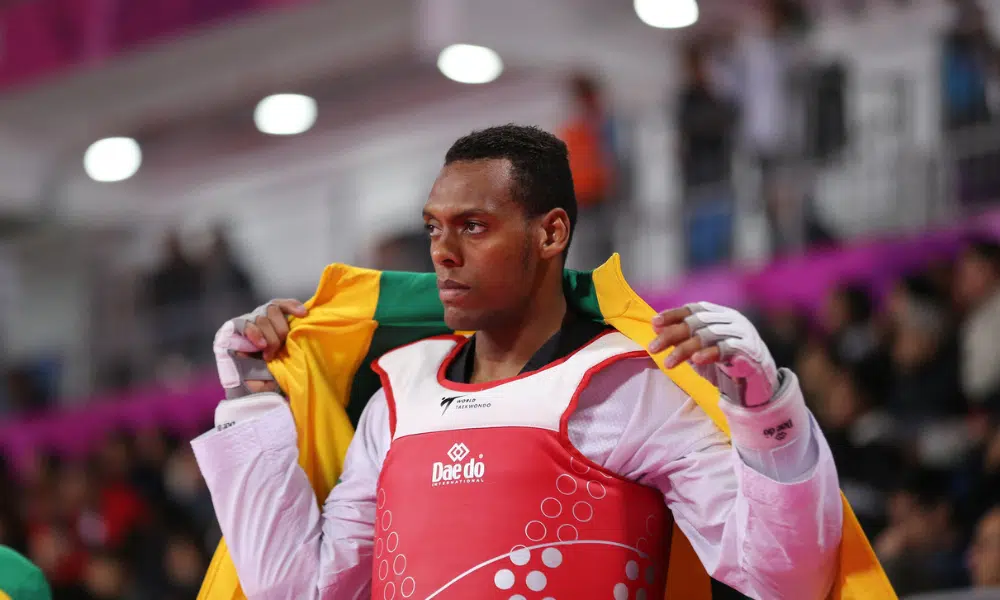 Maicon Andrade em ação no Grand Prix de Roma de taekwondo, junto a Ícaro Miguel
