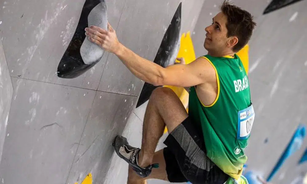 Richard Schwark em ação na Copa do Mundo de escalada esportiva, com Mateus Bellotto