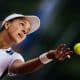 Ingrid Martins jogando bola para cima no WTA 250 de Bad Homburg; Luisa Stefani em Eastbourne