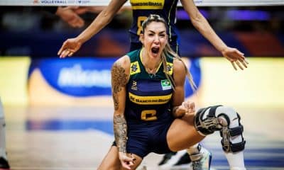 Thaisa comemora bloqueio na vitória contra a Sérvia pela Liga das Nações de vôlei feminino