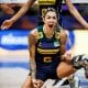 Thaisa comemora bloqueio na vitória contra a Sérvia pela Liga das Nações de vôlei feminino