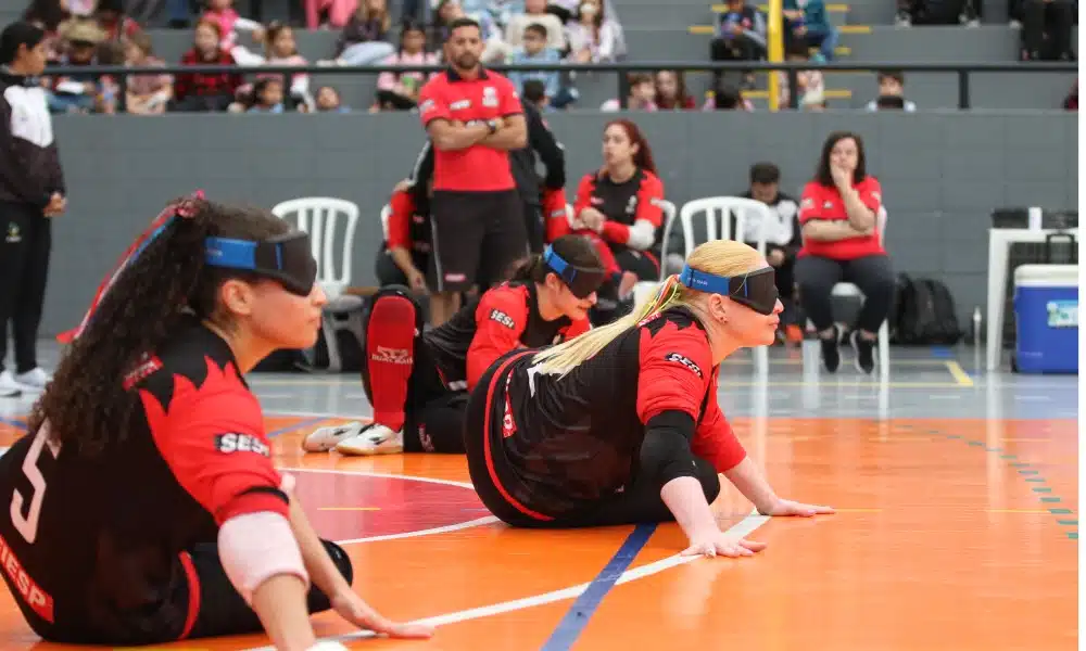 Time feminino do Sesi em ação pelo Regional Sudeste 2 de goallball