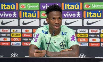 Vinícius Júnior falando em entrevista coletiva da Seleção Brasileira de futebol